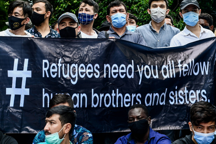 Unjuk rasa ini dilakukan agar proses perpindahan ke negara tujuan dipercepat. 