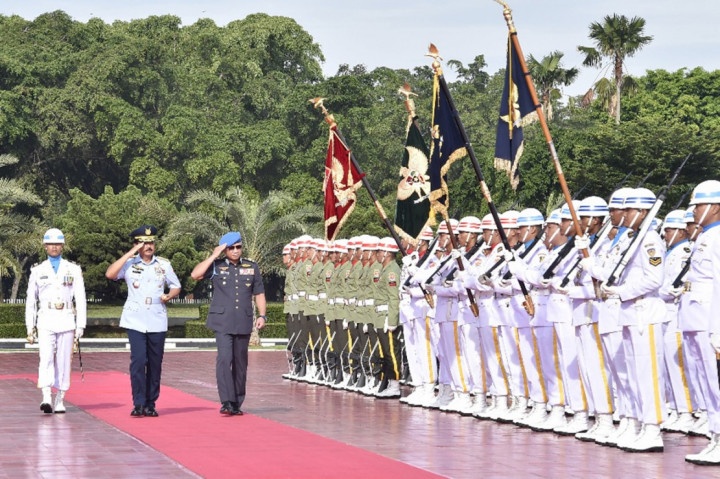 Panglima Marsekal Hadi Tjahjanto menerima kunjungan kehormatan Panglima Angkatan Tentera Malaysia (ATM) Jeneral Tan Sri Dato’ Sri Haji Affendi Bin Buang di Mabes TNI, Cilangkap, Jakarta Timur, Jumat, 7 Februari 2020. dok. Mabes TNI