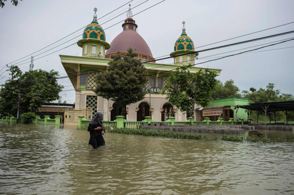 Banjir itu telah melanda sejumlah desa di tiga kecamatan di Gresik.
