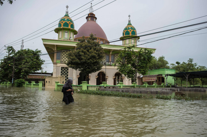 Banjir itu telah melanda sejumlah desa di tiga kecamatan di Gresik.
