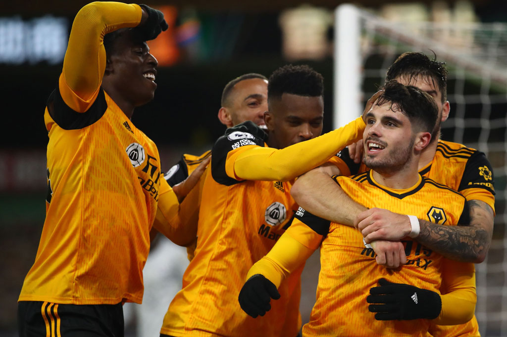 Para pemain tuan rumah merayakan gol yang dicetak oleh Neto.