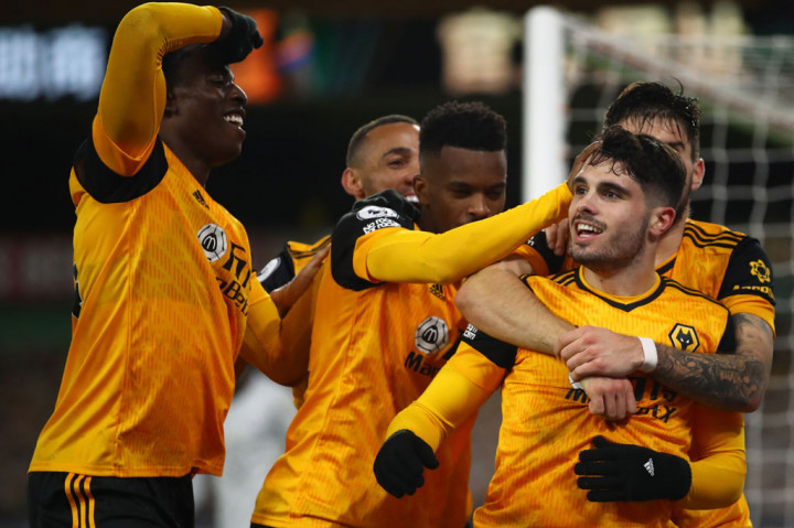 Para pemain tuan rumah merayakan gol yang dicetak oleh Neto.