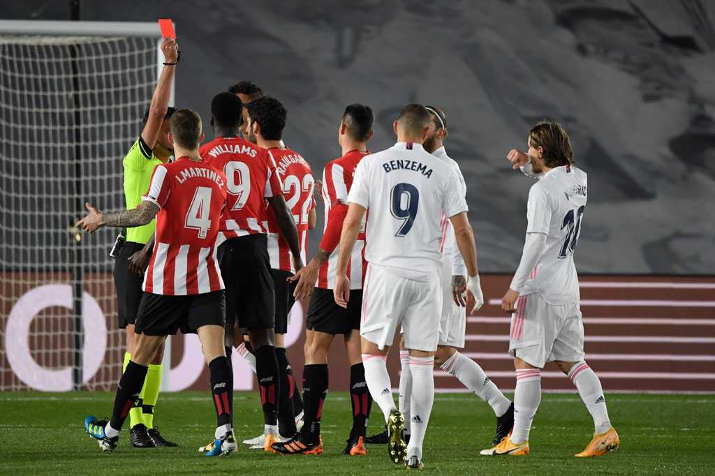 Sang juara bertahan mendapat keuntungan besar setelah Bilbao harus bermain dengan 10 orang sejak menit ke-13 setelah Raul Garcia menerima kartu kuning kedua karena pelanggarannya terhadap Toni Kroos.