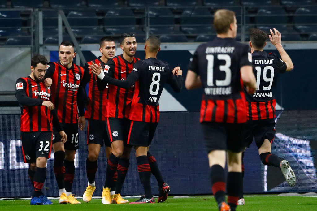 Silva yang absen pada pertandingan Frankfurt sebelumnya karena cedera, mencetak gol keduanya di laga itu untuk membawa timnya berbalik unggul 2-1. 