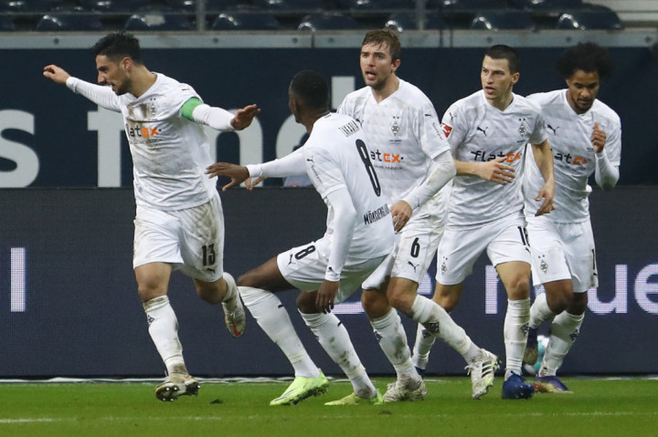 Tim tamu kemudian menyamakan kedudukan lewat hat-trick Stindl menyambut umpan manis Ibrahima Traore pada menit ke-95.