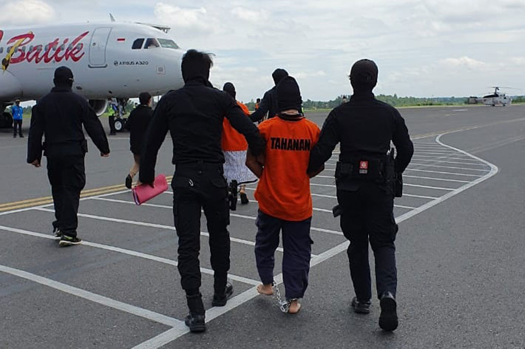 Kadiv Humas Mabes Polri Irjen Pol Argo Yuwono mengatakan dari 23 tersangka teroris tersebut, dua di antaranya masuk daftar pencarian pencarian orang Polri atas nama Taufik Bulaga alias Upik Lawanga yang merupakan sosok ahli pembuat senjata api dan perakit bom serta Zulkarnain alias Arif Sunarso Panglima Askari dari kelompok JI.