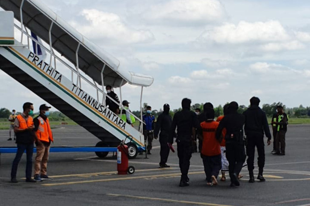 Sedangkan Zukarnain, tambah Argo, merupakan DPO Polri dalam kasus teror bom Bali 1 yang terjadi di tahun 2001. Dia disebut juga memiliki kemampuan merakit bom berdaya ledak tinggi, senjata api, dan kemampuan militer dalam melakukan tindakan teror.