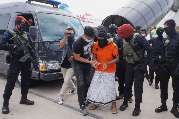 Satu dari 23 tersangka teroris tersebut adalah Zulkarnaen. Pria berusia 57 tahun tersebut merupakan buronan kasus Bom Bali 1 pada 2002 silam.