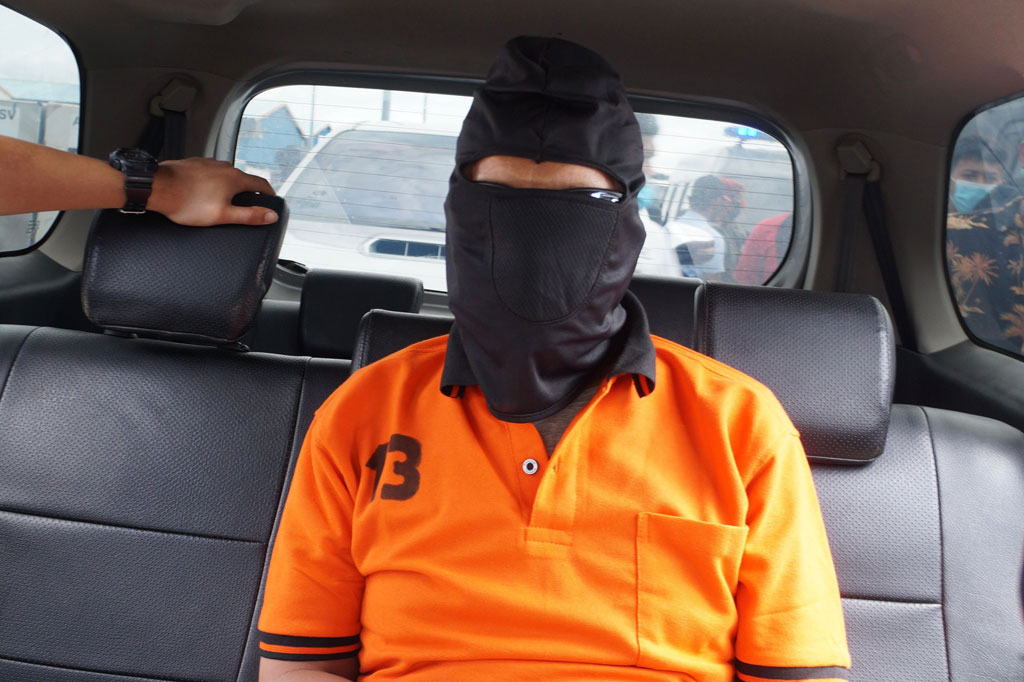 Zulkarnaen dan 22 tersangka teroris selanjutnya dibawa ke Mabes Polri dengan pengawalan sangat ketat dari Tim Densus 88 Antiteror.