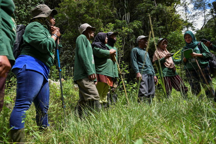 Kehadiran para ranger perempuan ini dinilai memudahkan para penjaga hutan dalam memberikan arahan bagi pelaku penebangan liar dan perambah hutan.