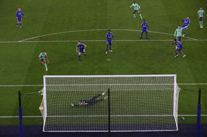 Tim tamu berhasil memecah kebuntuan pada menit ke-21. Richarlison membawa tim asuhan Carlo Ancelotti memimpin usai menuntaskan umpan Alex Iwobi dari sisi kiri untuk menaklukkan kiper Kasper Schmeichel.