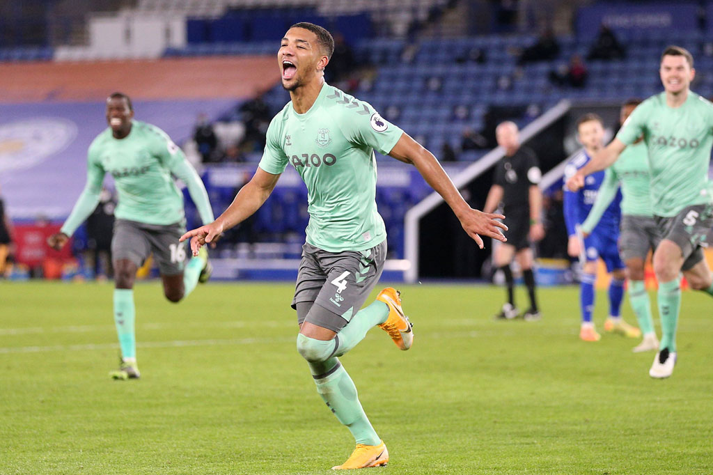 Mason Holtage meluapkan kegembiraannya setelah membawa timnya unggul 2-0.