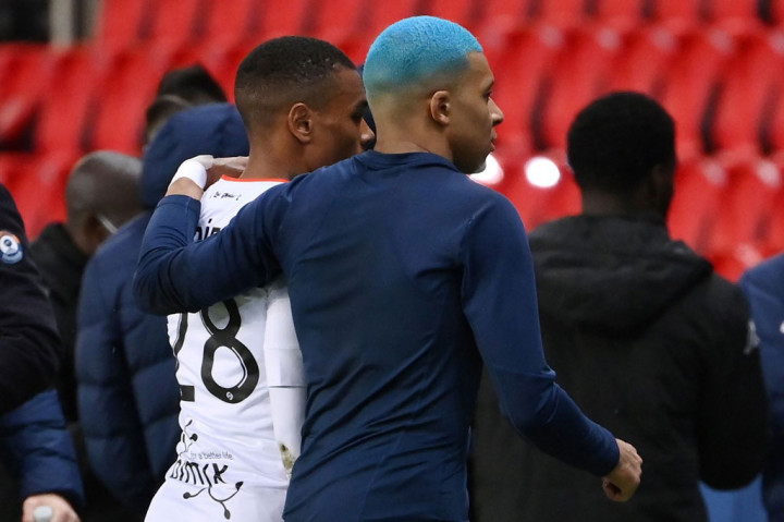 PSG kini tetap berada di posisi kedua klasemen sementara dengan raihan 31 poin atau terpaut satu angka dari pemuncak Lille, yang dalam laga lebih awal menang di markas Dijon FCO 2-0.