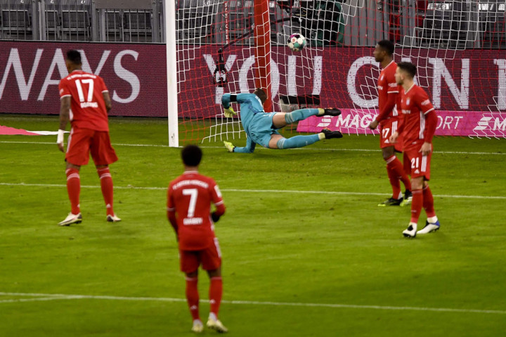 Bayern tertinggal lebih dulu lewat Maximilian Philipp yang melepaskan tendangan voli terukur pada menit ke-5. Ini merupakan kejadian keenam kalinya secara berturut-turut bagi Muenchen dalam pertandingan liga.