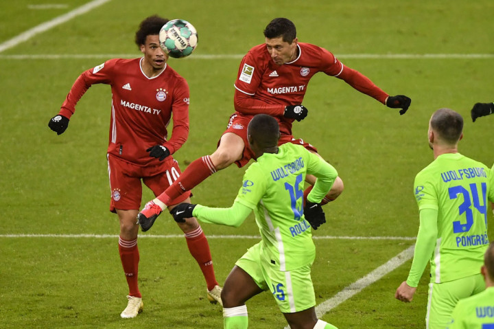 Robert Lewandowski menyamakan kedudukan pada akhir babak pertama. Tandukan Lewandowski menyambut umpan silang Kingsley Coman berhasil menjebol gawang tim tamu. 