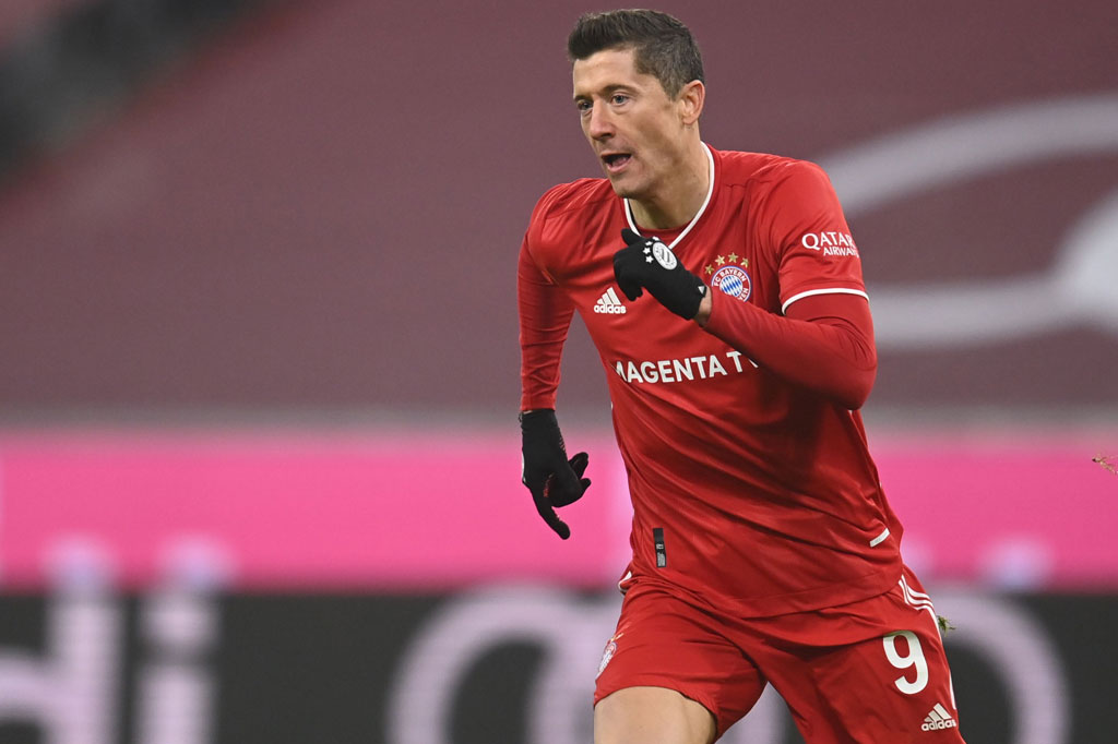 Lewandowski kembali mencatatkan namanya di papan skor di awal babak kedua, setelah menyelesaikan umpan matang Serge Gnabry.