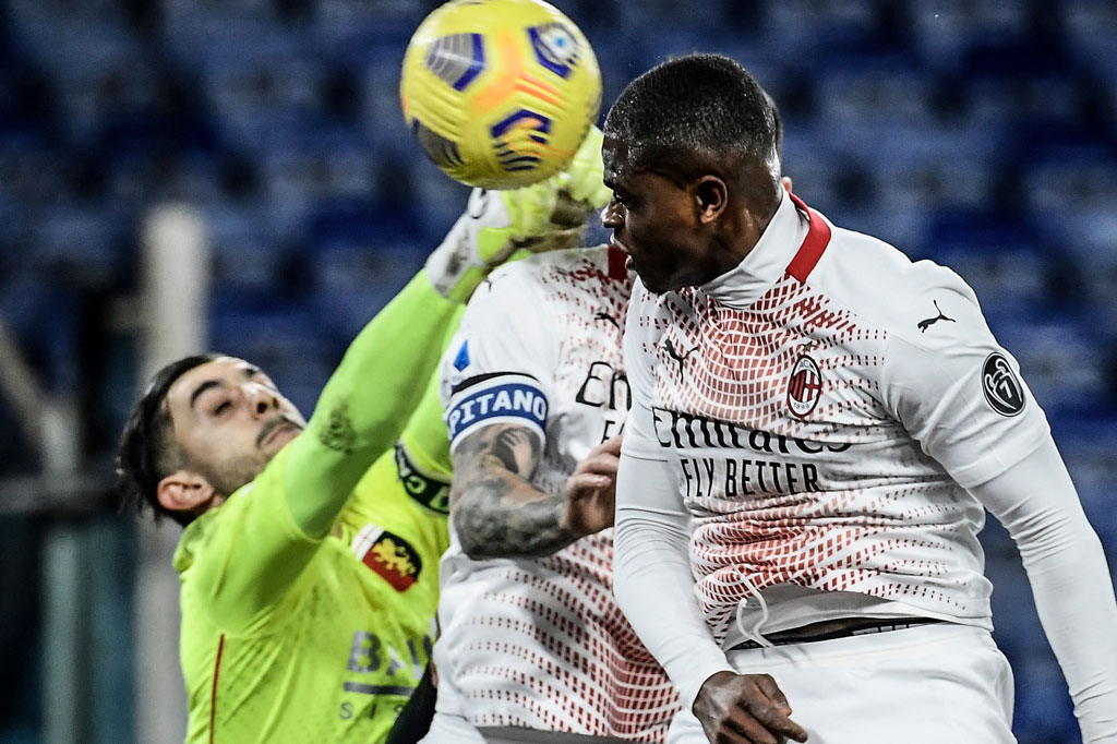 Tuan rumah dan AC Milan saling mengancam pertahan masing-masing pada menit-menit awal pertandingan. Beruntung kiper kedua kesebelasan bermain cemerlang untuk menggagalkan peluang menjadi gol. Tidak ada gol yang tercipta di babak pertama.