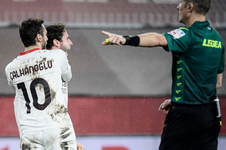 Keunggulan 1-0 untuk Genoa hanya bertahan sampai menit ke-52. Davide Calabria melakukan pergerakan bagus di tepi kotak penalti sebelum melesakkan sepakan keras ke sudut bawah gawang Genoa.