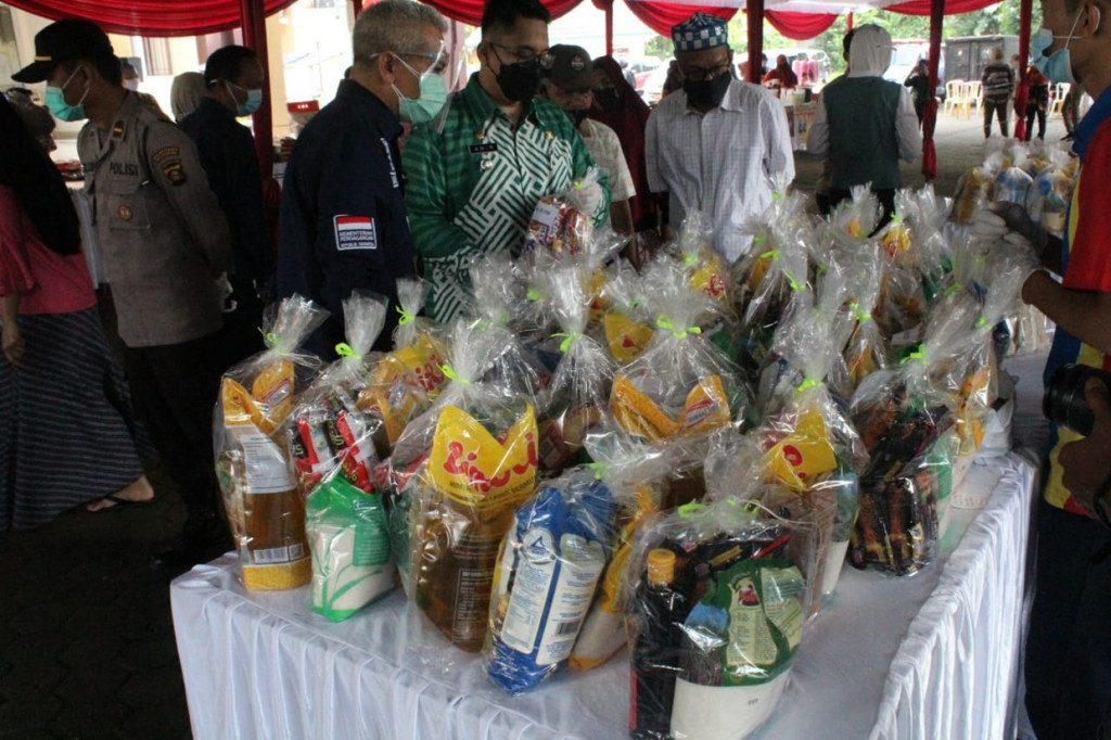 Ia menjelaskan, jadwal pelaksanaan pasar murah yang diadakan Pemprov Sumsel dalam rangka HBKN menjelang natal dan tahun baru yaitu pada 17 Desember di Kecamatan Sako, mulai pukul 08.00 WIB. Lalu pada 21 Desember 2020 di Kecamatan Sukarame. Kemudian pada 22 Desember di Kecamatan Alang-alang Lebar dan Kantor Dinas Perdagangan Provinsi Sumsel.