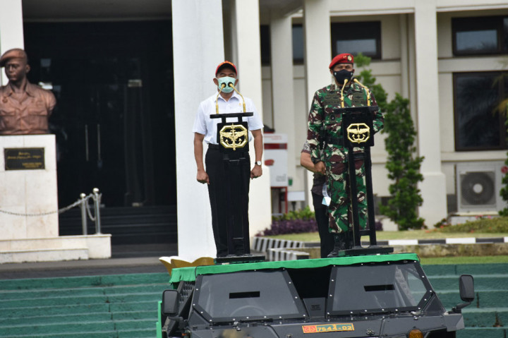 Taruna Siaga Bencana (Tagana) dan Komando Pasukan Khusus (Kopassus) melakukan apel bersama siaga bencana dalam menghadapi dampak La Nina. Apel dipimpin Danjen Kopassus Mayjen Mohamad Hasan didampingi Menteri Sosial Ad Interim Muhadjir Effendy.