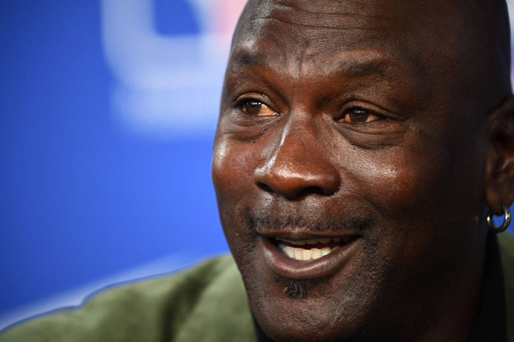 Legenda NBA Michael Jordan pada Jumat, 5 Juni 2020 waktu setempat memberikan sumbangan yang sebesar USD100 juta (sekitar Rp1,4 triliun) kepada kelompok-kelompok yang berjuang untuk kesetaraan rasial dan keadilan sosial di tengah gelombang protes di seluruh Amerika Serikat.