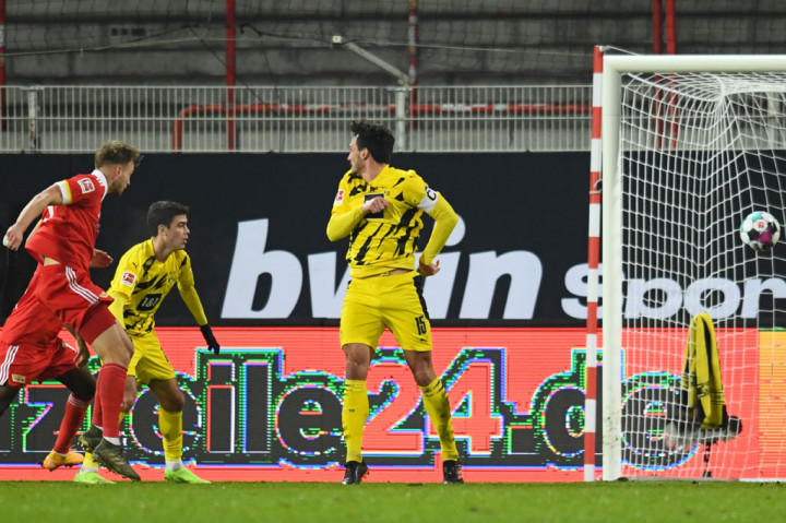 Namun Union mampu merestorasi keunggulan pada menit ke-78. Marvin Friedrich mendapatkan ruang untuk menyambut bola tendangan sudut Trimmel, dan sundulannya gagal dihentikan Buerki.