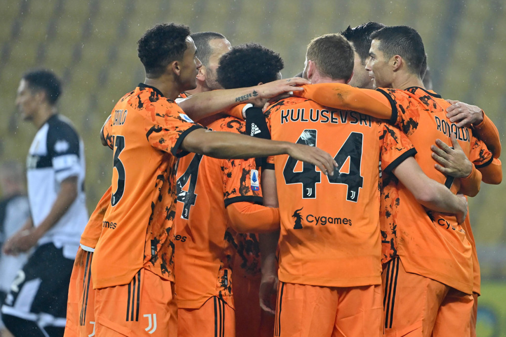 Juventus berhasil mengalahkan Parma 4-0 dalam lanjutan Liga Italia. Bertanding di Stadion Ennio Tardini, Minggu, 20 Desember 2020, Cristiano Ronaldo menyumbang dua gol pada laga ini.