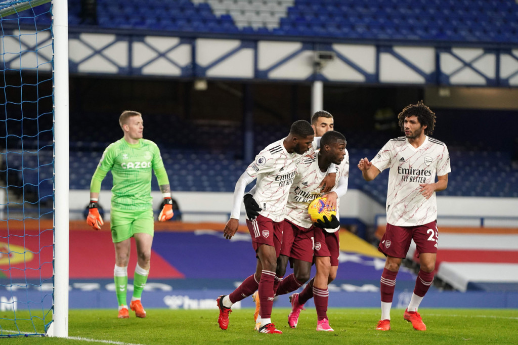 Nicolas Pepe berhasil membawa Arsenal mengimbangi 1-1 sebelum akhirnya kalah 1-2 lewat gol Yerry Mina. AFP Photo/Jon Super