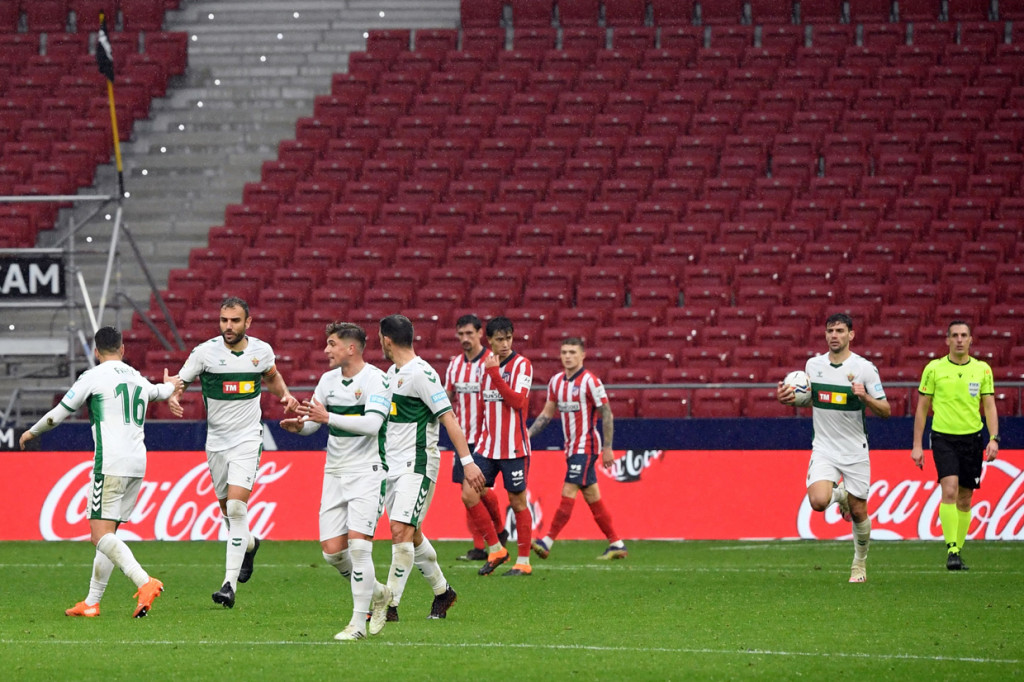 Elche berhasil memperkecil skor menjadi 1-2 di menit ke-64. Lucas Boye merobek gawang Jan Oblak dengan menyambut bola umpan sepak pojok dengan sundulan.