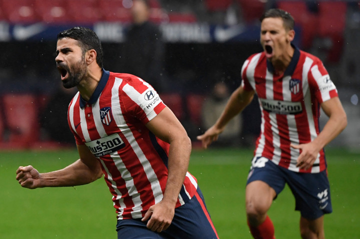 Atletico memperbesar kemenangan menjadi 3-1 di menit ke-80. Wasit memberikan hadiah penalti untuk Atletico dan Diego Costa maju sebagai eksekutor untuk merobek gawang Elche.
