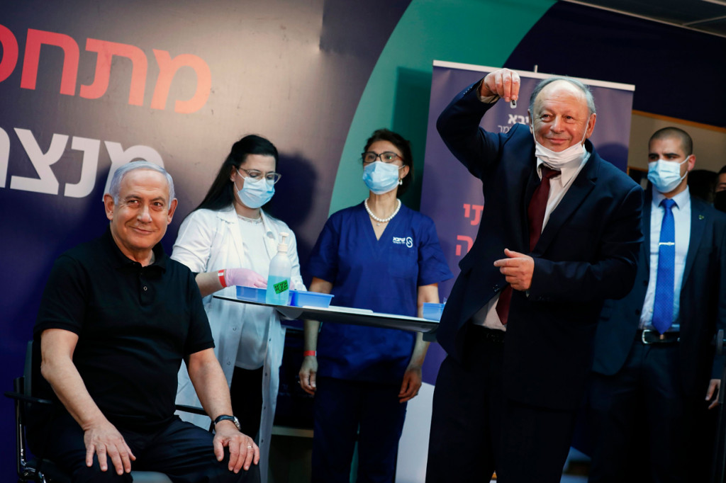 Perdana Menteri Israel Benjamin Netanyahu telah menerima suntikan vaksin Covid-19. Vaksin itu akan diluncurkan secara nasional dalam beberapa hari mendatang.