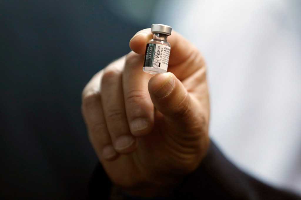 Dosis vaksin pertama tiba di Israel seminggu yang lalu, dan tujuannya adalah untuk memberikan 60.000 suntikan per hari.