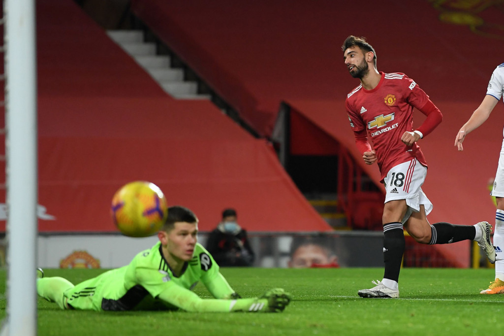Pada menit ke-20, Bruno Fernandes menggetarkan gawang Leeds setelah melepaskan tembakan pada bola liar yang bergulir di kotak penalti. AFP Photo/Michael Regan