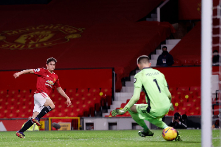 Manchester United dengan mulus mendapatkan dua gol tambahan di menit ke-66 dan 70. Di menit ke-66, Daniel James yang mendapat umpan dari McTominay menerobos kotak penalti dan melepaskan tembakan yang membuat bola melewati celah kaki Meslier. AFP Photo/Clive Brunskill
