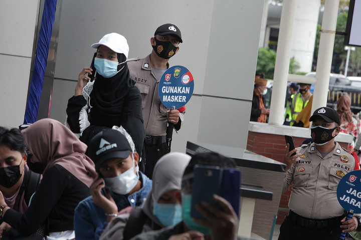 Juru Bicara Satgas Penanganan Covid 19, Wiku Adisasmito mengatakan, hasil rapid test atau tes cepat antigen Covid-19 sebagai syarat perjalanan resmi berlaku mulai 19 Desember hingga 8 Januari 2021 bagi pemudik antar-kota, wilayah, dan provinsi se-Pulau Jawa.