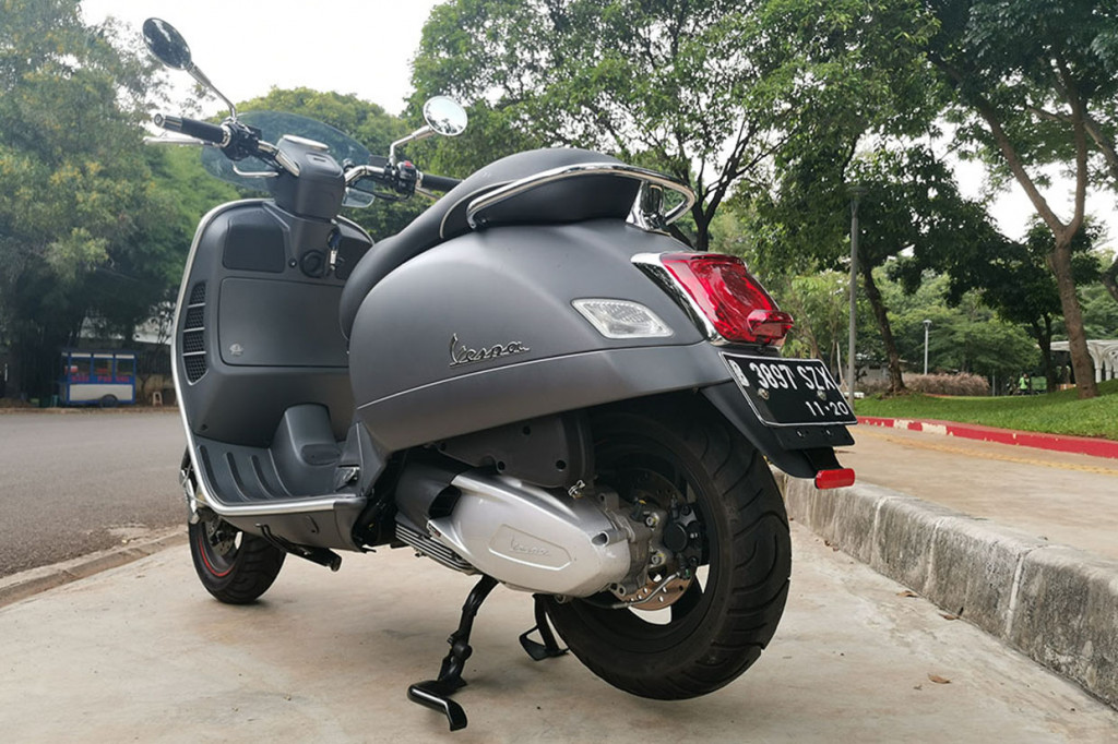 GTV 'Sei Giorni' II Edition hanya tersedia dalam satu warna saja Grey Titanio. Konsumen bisa memesannya di dealer-dealer resmi dengan harga Rp155 juta (on the road Jakarta).