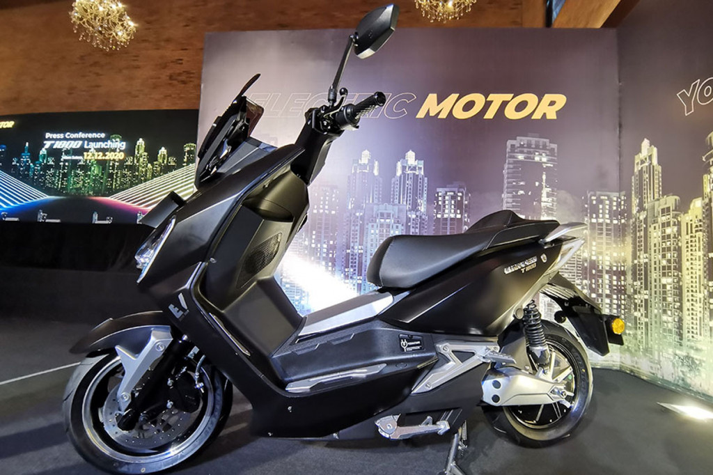 Secara desain motor ini dikembangkan dengan konsep sporty dan stylish, lengkap dengan lampu-lampu full LED di depan dan belakang.
