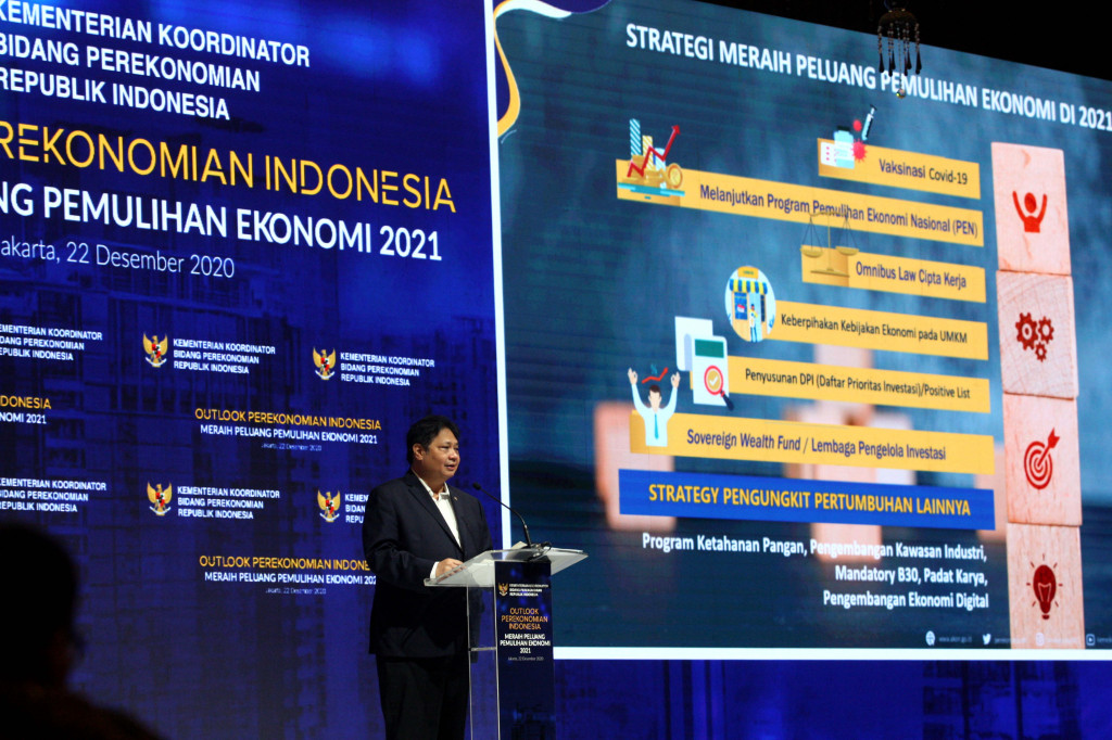 Menteri Koordinator Perekonomian, Airlangga Hartarto menjadi pembicara utama di Outlook Perekonomian Indonesia 2021, Jakarta.

