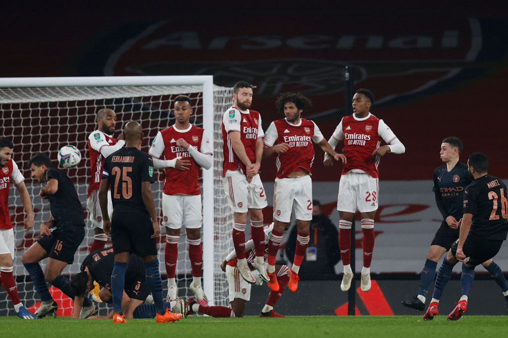 Sembilan menit memasuki babak kedua City merestorasi keunggulan lewat tendangan bebas sempurna Riyad Mahrez.