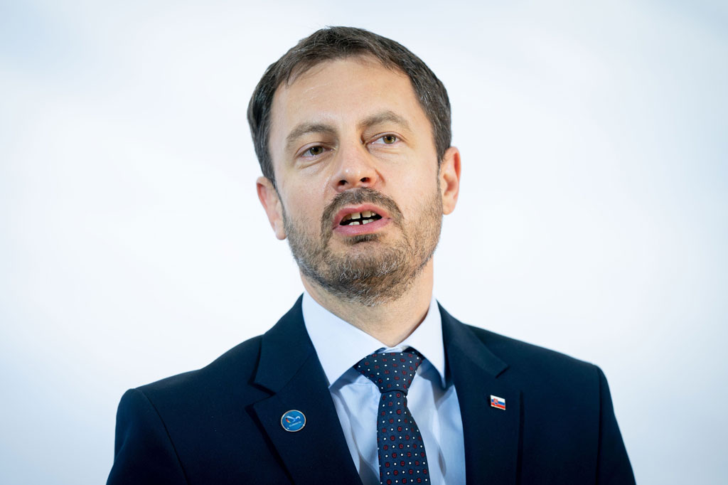 Menteri Keuangan Slovakia Eduard Heger terkonfirmasi positif covid-19. Heger menjadi anggota pemerintah keenam yang terinfeksi virus korona setelah Perdana Menteri Igor Matovic juga dinyatakan positif pekan lalu.