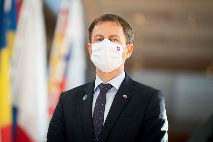 Kementerian Keuangan mengatakan bahwa Heger akan tetap menjalani karantina di kediamannya. Ia tidak mengalami gejala atau pun merasa sakit.