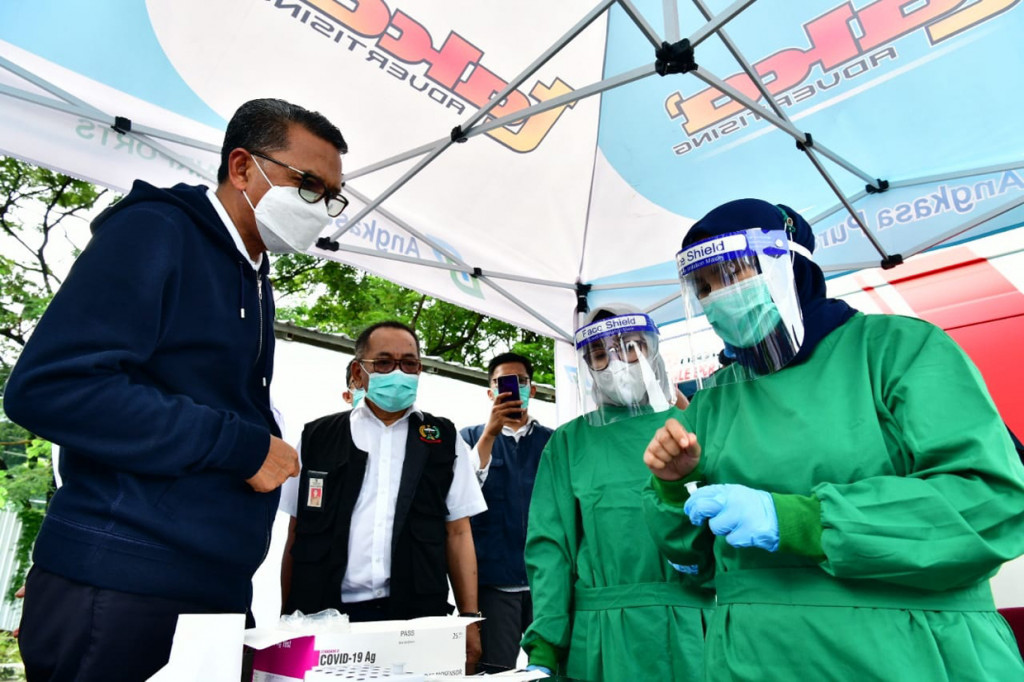 Nurdin mengaku membuka layanan tersebut lantaran sempat melihat antrean warga yang ingin melakukan tes rapid antigen.