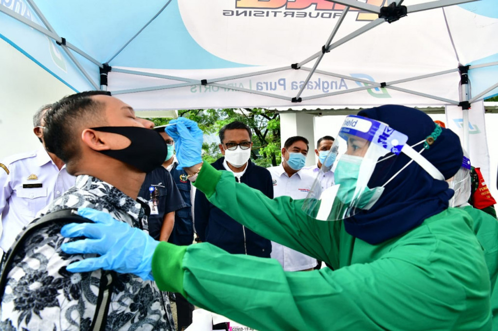 Pemprov Sulawesi Selatan menyediakan pemeriksaan rapid antigen secara gratis, di Bandara Sultan Hasanuddin, sejak Selasa, 22 Deember 2020.
