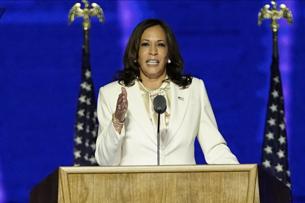 Kamala Harris resmi menjadi Wakil Presiden Amerika Serikat mendampingi Joe Biden dari Partai Demokrat. Ia membuat sejarah sebagai perempuan kulit hitam pertama yang terpilih sebagai Wakil Presiden Amerika Serikat. 