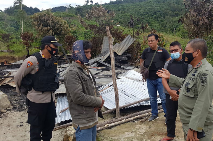 Kepala Kepolisian Resor Sigi AKBP Yoga Priyahutama  menduga pelaku kekerasan yang menyebabkan korban jiwa  di Desa Lembatongoa, Kecamatan Palopo, Kabupaten Sigi, Sulawesi Tengah adalah kelompok Mujahidin Indonesia Timur (MIT) Poso.