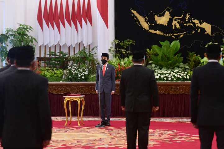 Presiden Joko Widodo melantik enam menteri dan lima wakil menteri Kabinet Indonesia Maju di Istana Negara, Rabu, 23 Desember 2020.