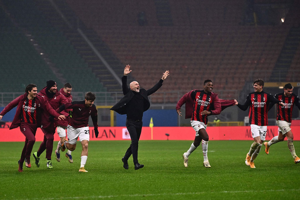 Kemenangan itu membuat Milan mengamankan posisi puncak dengan koleksi 34 poin, setelah sempat digusur oleh rival sekota Inter Milan (33) selama beberapa jam, sedangkan Lazio (21) tertahan di urutan kedelapan.