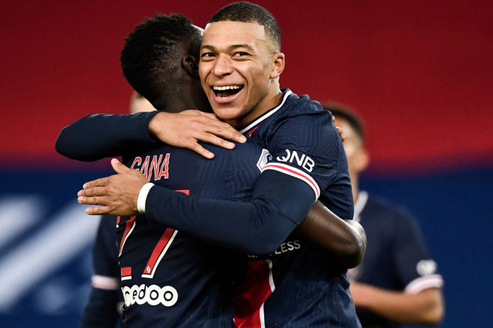 Meski mendominasi permainan, PSG setidaknya harus menunggu hingga menit ke-80 untuk mencetak gol kedua. Berawal dari akselerasi Angel Di Maria yang melihat celah, ia kemudian memberi umpan ke Kylian Mbappe yang kemudian menyelesaikannya lewat sontekan. 