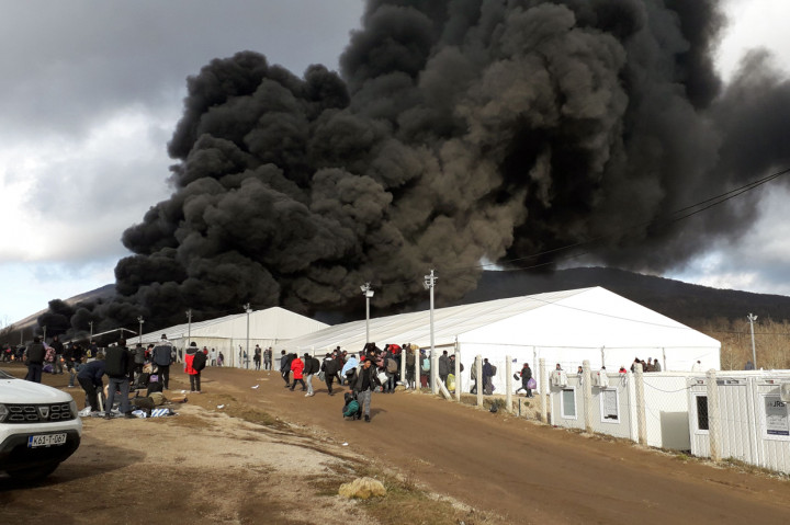 Polisi meyakini kobaran api disalut oleh mantan penghuni kamp yang terletak di dekat desa barat laut Lipa.