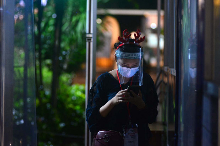 Gereja Katedral Jakarta melakukan pembatasan jemaat untuk malam misa Natal hanya 20 persen dari kapasitas total gereja.
